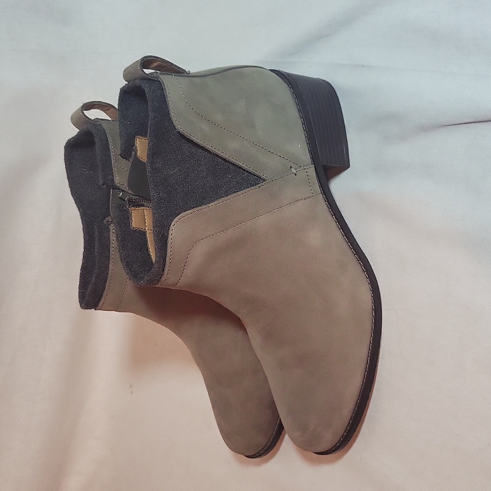 Womens Vionic Boots 8 1/2